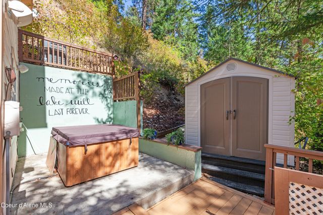 8677 N Rhapsody Ln, Hayden, ID 83835