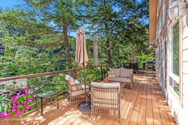 8677 N Rhapsody Ln, Hayden, ID 83835