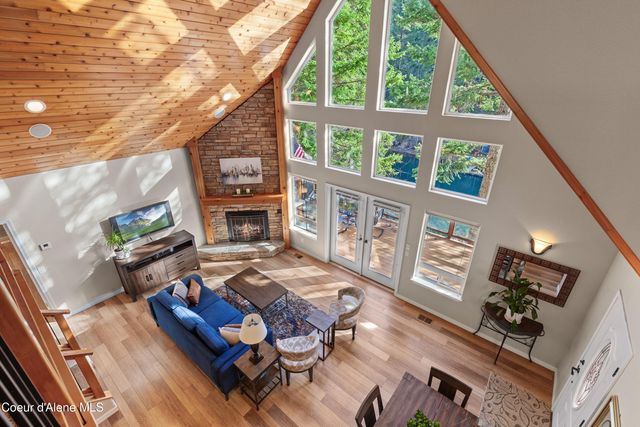 8677 N Rhapsody Ln, Hayden, ID 83835