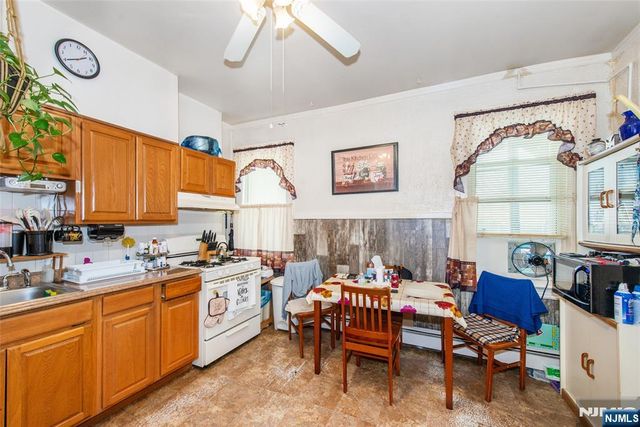 9 8th Street, Belleville, NJ 07109