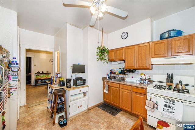 9 8th Street, Belleville, NJ 07109