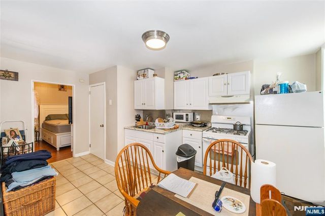 9 8th Street, Belleville, NJ 07109