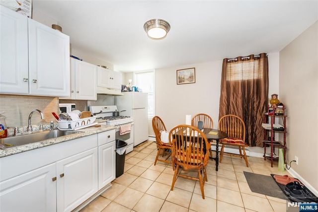 9 8th Street, Belleville, NJ 07109
