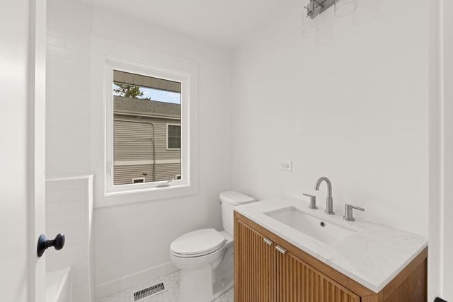 118 N President Street, Wheaton, IL 60187