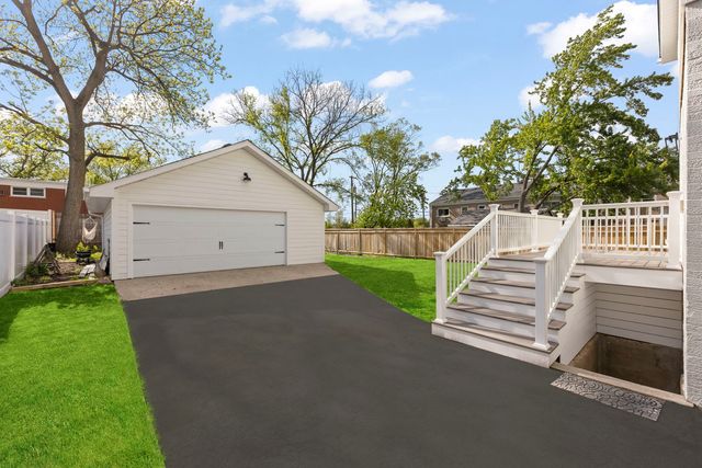 118 N President Street, Wheaton, IL 60187