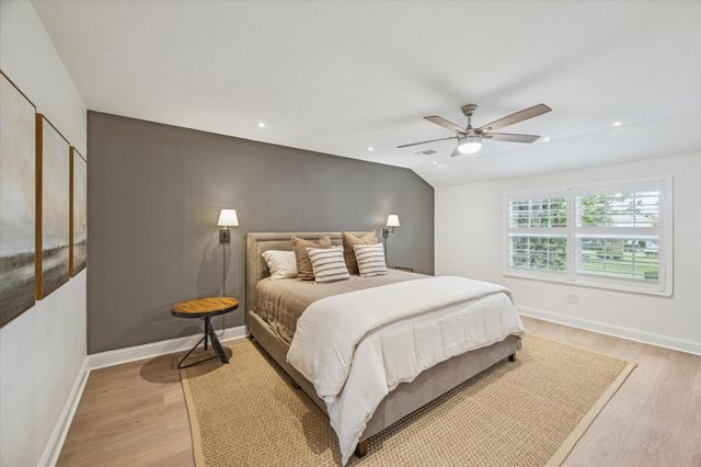 5857 Valley Forge Drive 110, Houston, TX 77057