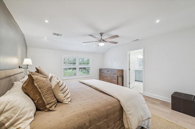 5857 Valley Forge Drive 110, Houston, TX 77057