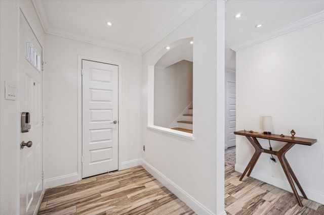 5857 Valley Forge Drive 110, Houston, TX 77057