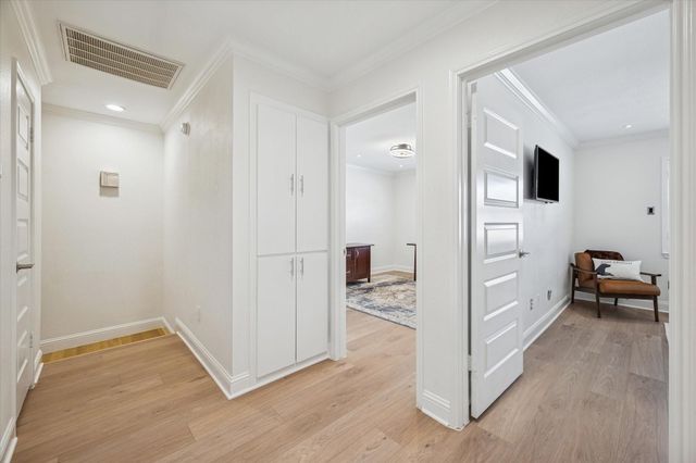 5857 Valley Forge Drive 110, Houston, TX 77057