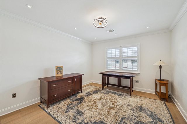 5857 Valley Forge Drive 110, Houston, TX 77057