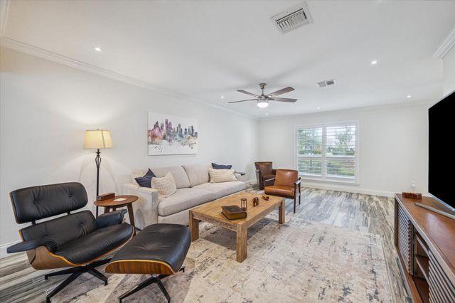 5857 Valley Forge Drive 110, Houston, TX 77057