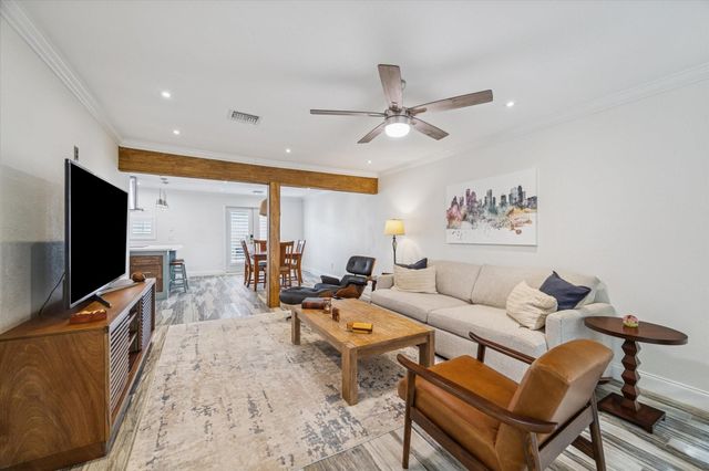 5857 Valley Forge Drive 110, Houston, TX 77057