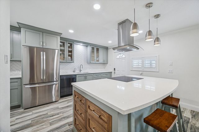 5857 Valley Forge Drive 110, Houston, TX 77057