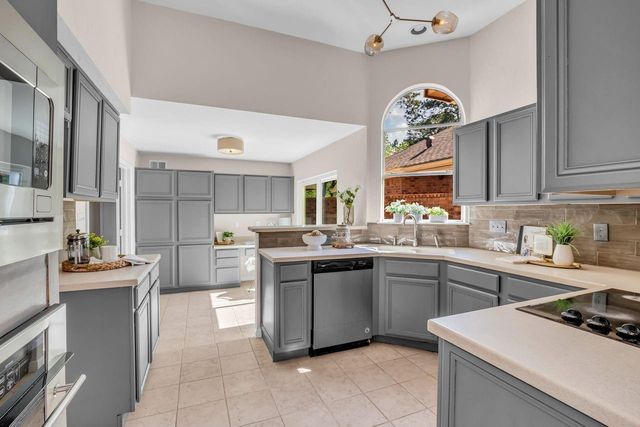 22 Cedar Chase Place, The Woodlands, TX 77381