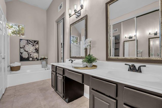 22 Cedar Chase Place, The Woodlands, TX 77381