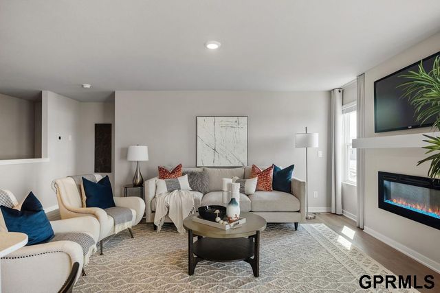 18464 Aurora Street, Omaha, NE 68136