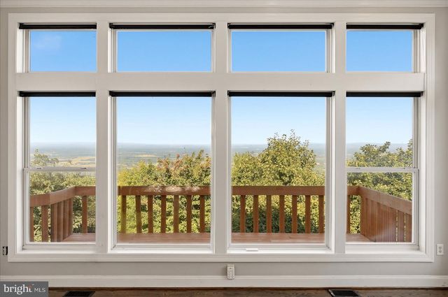 68 EAGLES NEST LN, Harpers Ferry, WV 25425