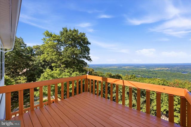 68 EAGLES NEST LN, Harpers Ferry, WV 25425