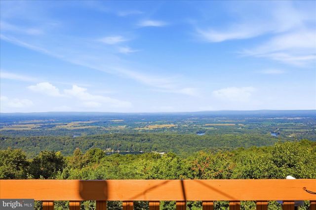 68 EAGLES NEST LN, Harpers Ferry, WV 25425