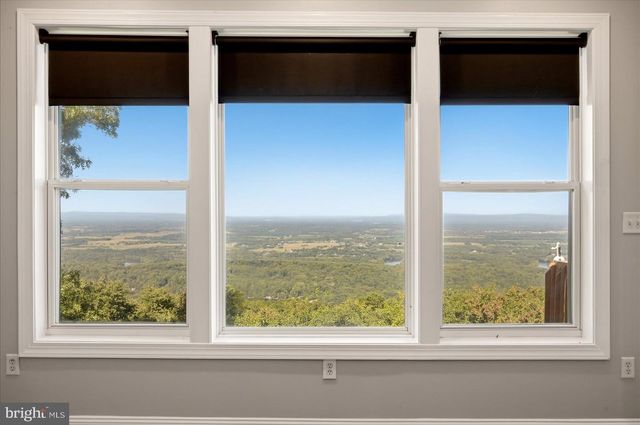 68 EAGLES NEST LN, Harpers Ferry, WV 25425