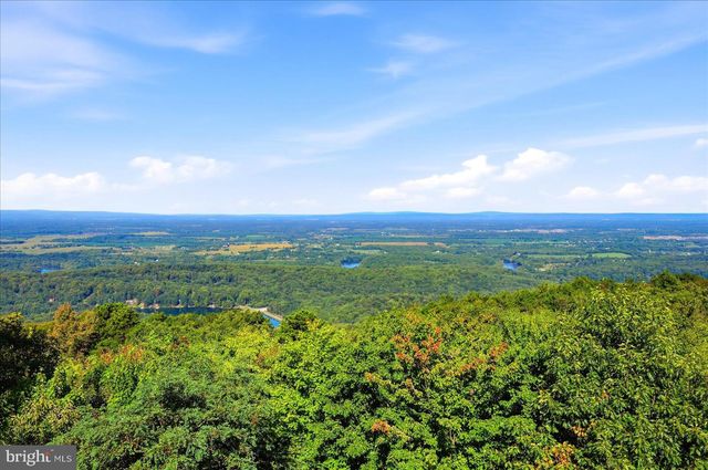 68 EAGLES NEST LN, Harpers Ferry, WV 25425