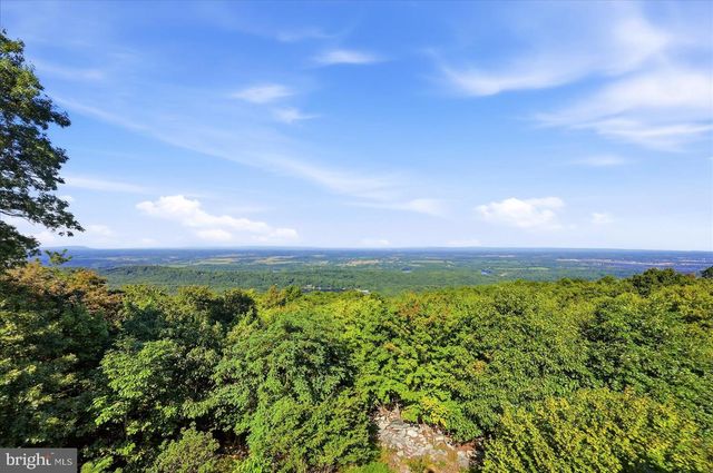 68 EAGLES NEST LN, Harpers Ferry, WV 25425