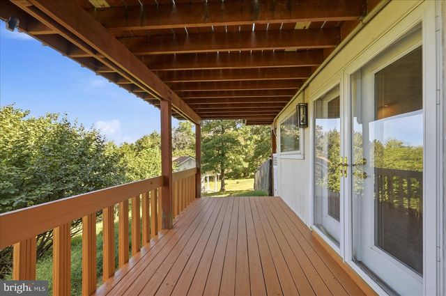68 EAGLES NEST LN, Harpers Ferry, WV 25425
