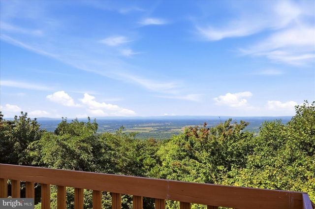 68 EAGLES NEST LN, Harpers Ferry, WV 25425