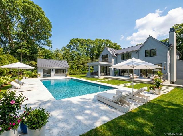 8 Ashwood Court, Southampton, NY 11968