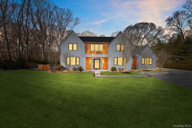 8 Ashwood Court, Southampton, NY 11968
