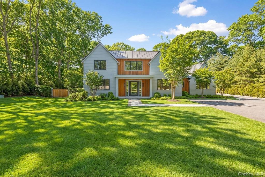 8 Ashwood Court, Southampton, NY 11968