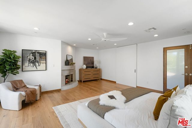 512 Brooks Avenue 6, Los Angeles, CA 90291