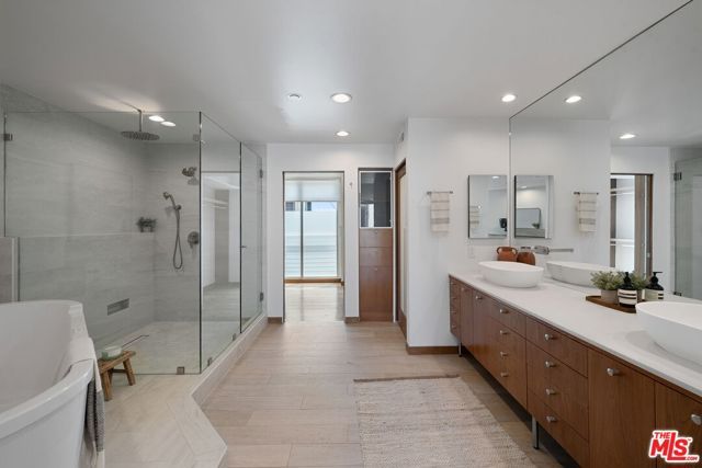 512 Brooks Avenue 6, Los Angeles, CA 90291