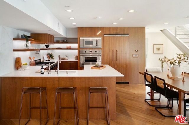 512 Brooks Avenue 6, Los Angeles, CA 90291