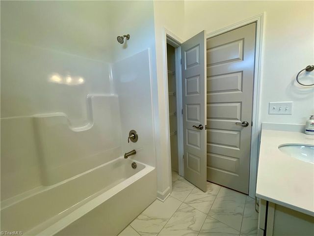 5246 Sunny Brook Court, Clemmons, NC 27012