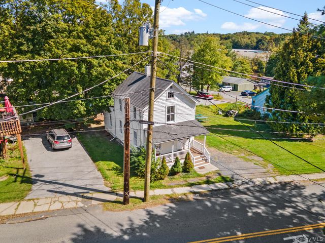 8 Coldenham Road, Walden, NY 12586