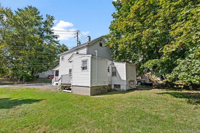 8 Coldenham Road, Walden, NY 12586