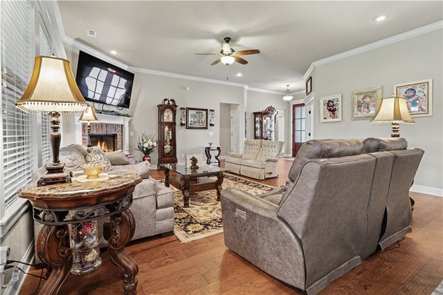 439 Penzo Avenue, Tontitown, AR 72762