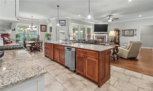 439 Penzo Avenue, Tontitown, AR 72762