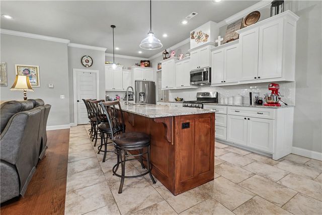 439 Penzo Avenue, Tontitown, AR 72762