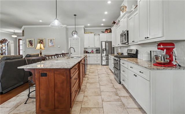 439 Penzo Avenue, Tontitown, AR 72762