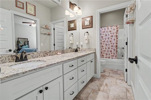 439 Penzo Avenue, Tontitown, AR 72762