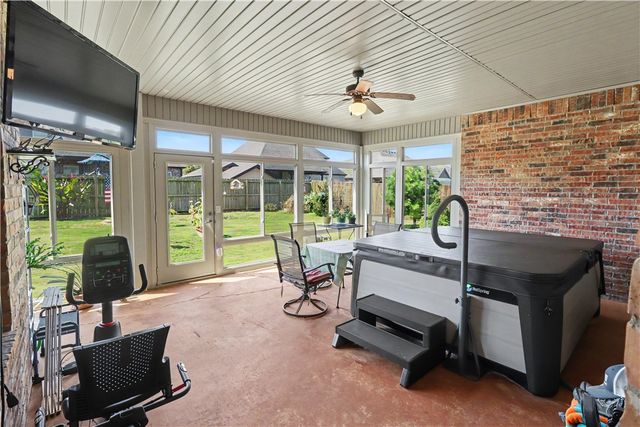 439 Penzo Avenue, Tontitown, AR 72762