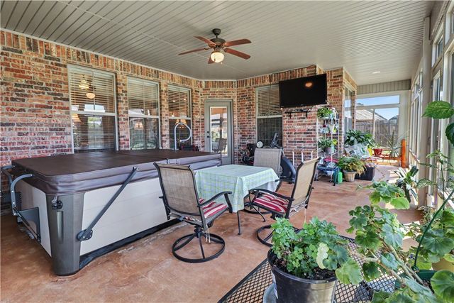439 Penzo Avenue, Tontitown, AR 72762