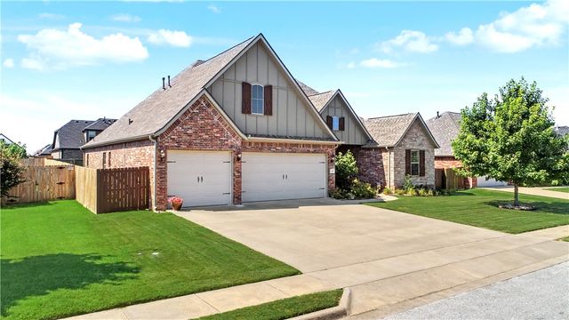439 Penzo Avenue, Tontitown, AR 72762