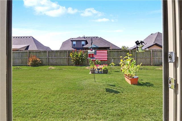 439 Penzo Avenue, Tontitown, AR 72762