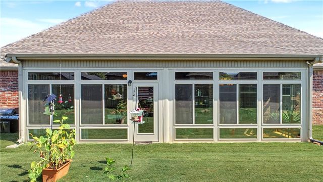 439 Penzo Avenue, Tontitown, AR 72762