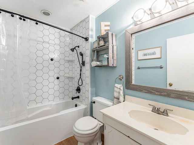 5G Fernwood Drive, Bolingbrook, IL 60440