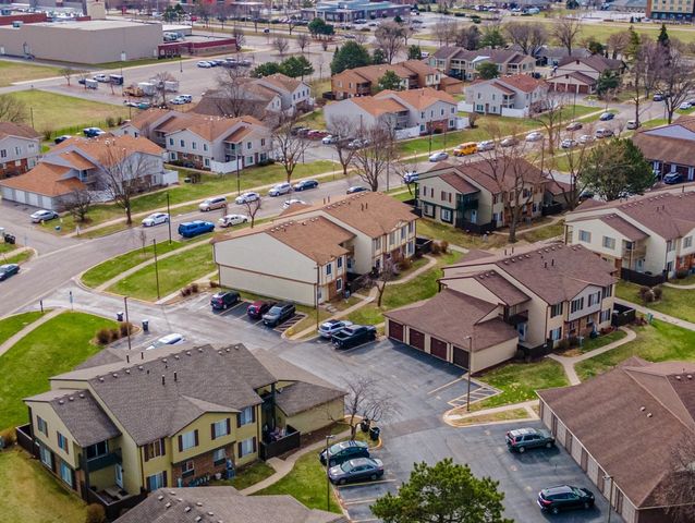 5G Fernwood Drive, Bolingbrook, IL 60440