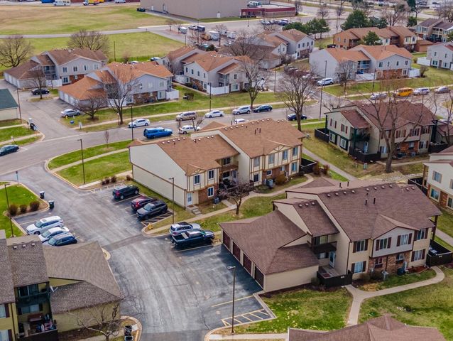 5G Fernwood Drive, Bolingbrook, IL 60440